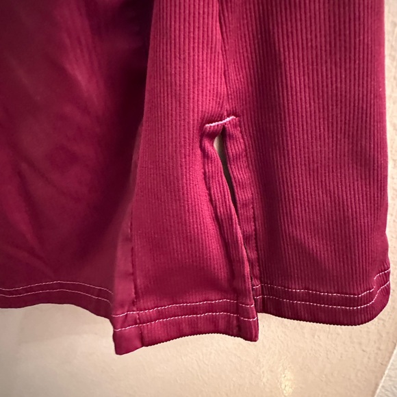 Koi wine scrub top xxl used wine color - Picture 3 of 5